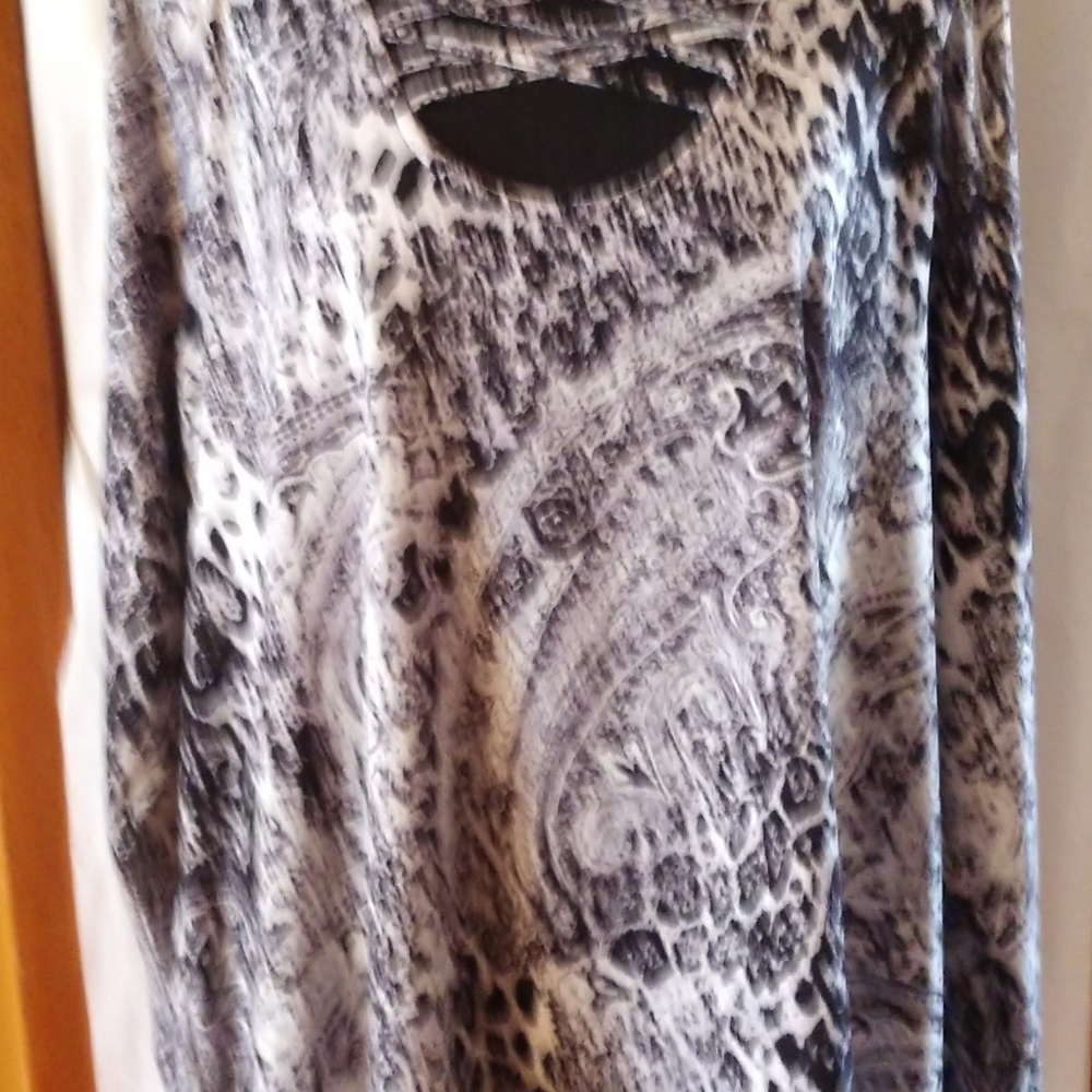 Women's Noelle Tunic Top, black and white, Sz XXL, new without tags.
